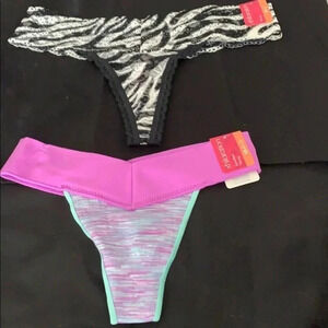 2 Xhilaration Thongs Set of 2 XS